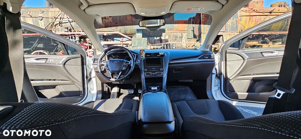 Ford Mondeo - 33