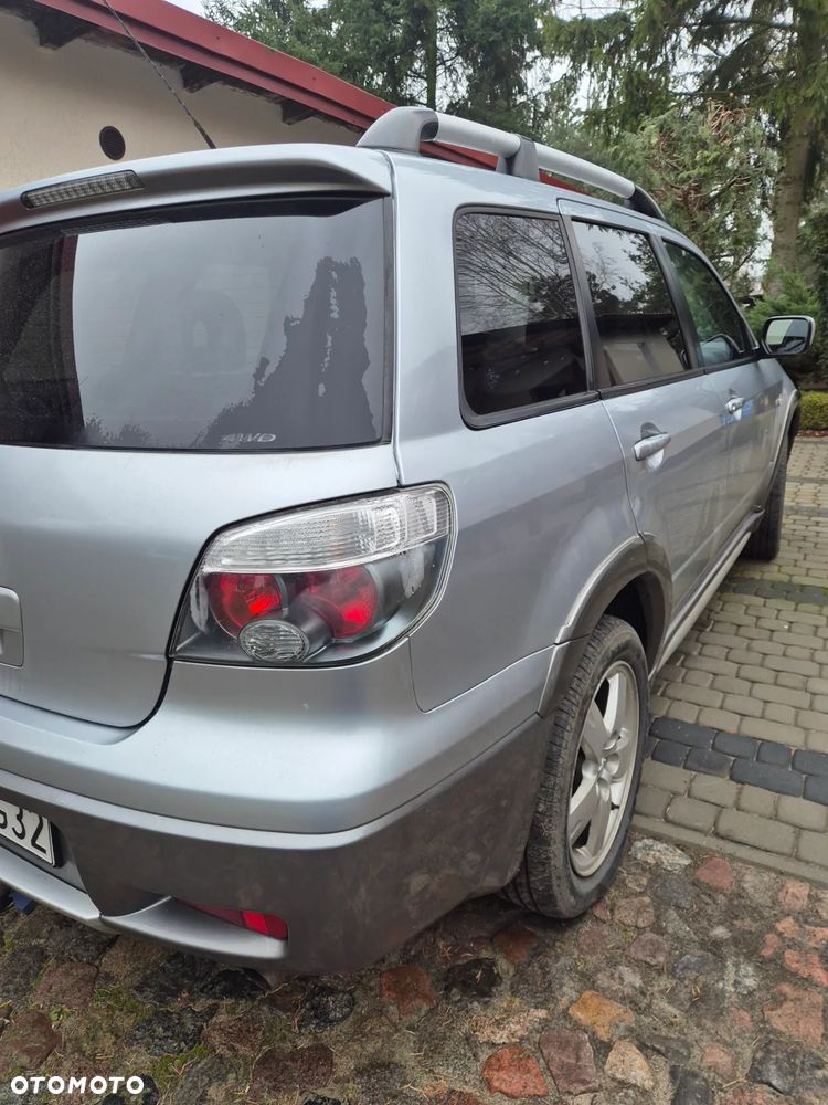 Mitsubishi Outlander 2.0 Comfort 4WD - 2