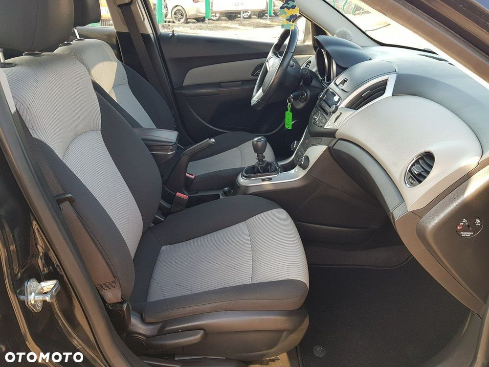 Chevrolet Cruze 1.6 LS - 17