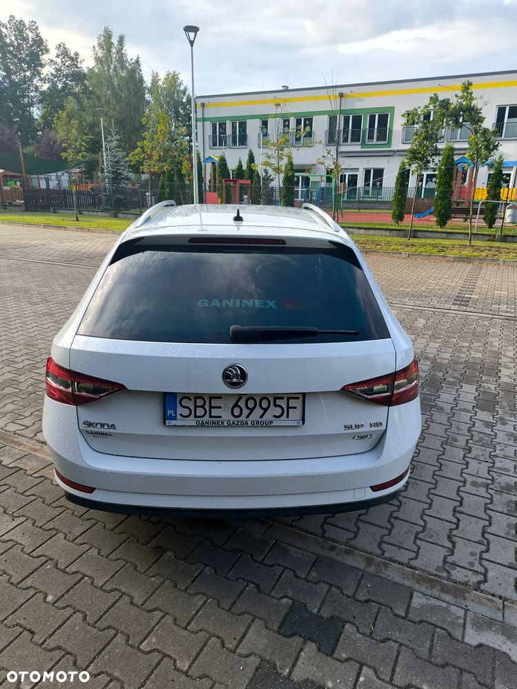 Skoda Superb 2.0 TDI 4x4 L&K DSG - 6