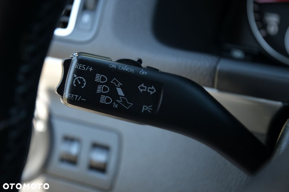 Volkswagen Touran 2.0 TDI DPF Highline DSG - 35
