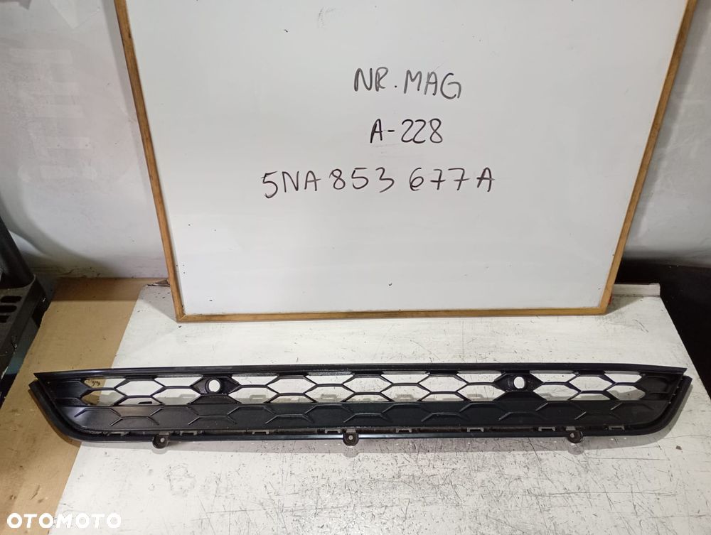 KRATKA ZDERZAKA ŚRODKOWA PRZÓD VW TIGUAN II 5NA853677A - 1