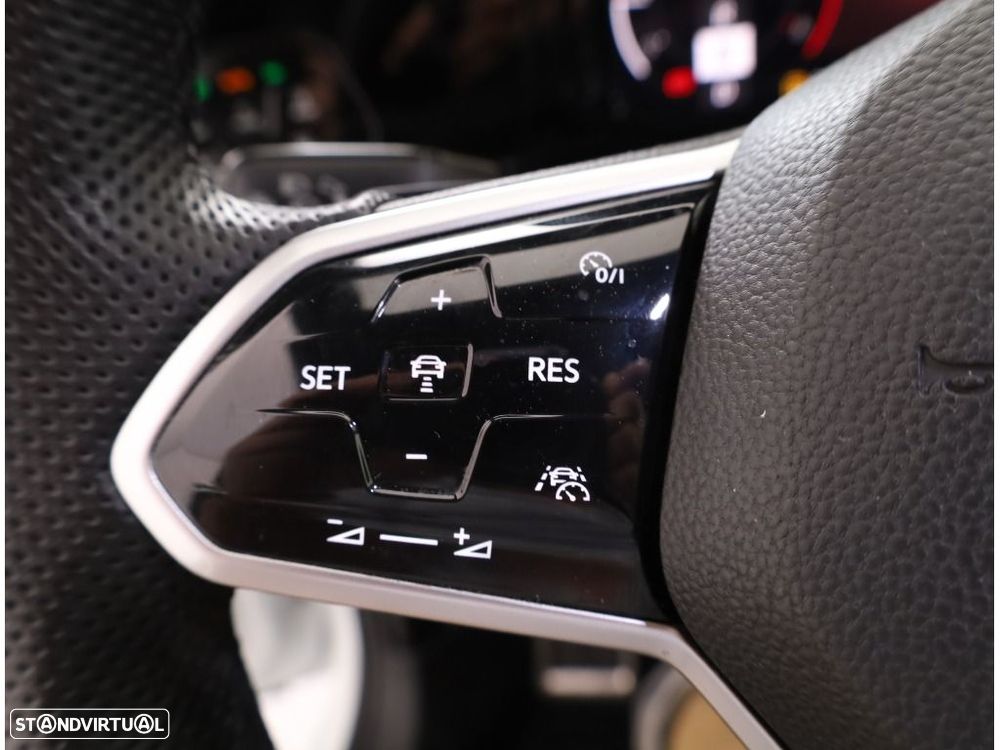 VW Golf 2.0 TDI GTD DSG - 36