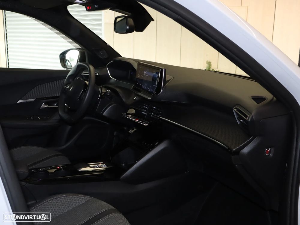 Peugeot 2008 PureTech 130 EAT8 Allure - 14