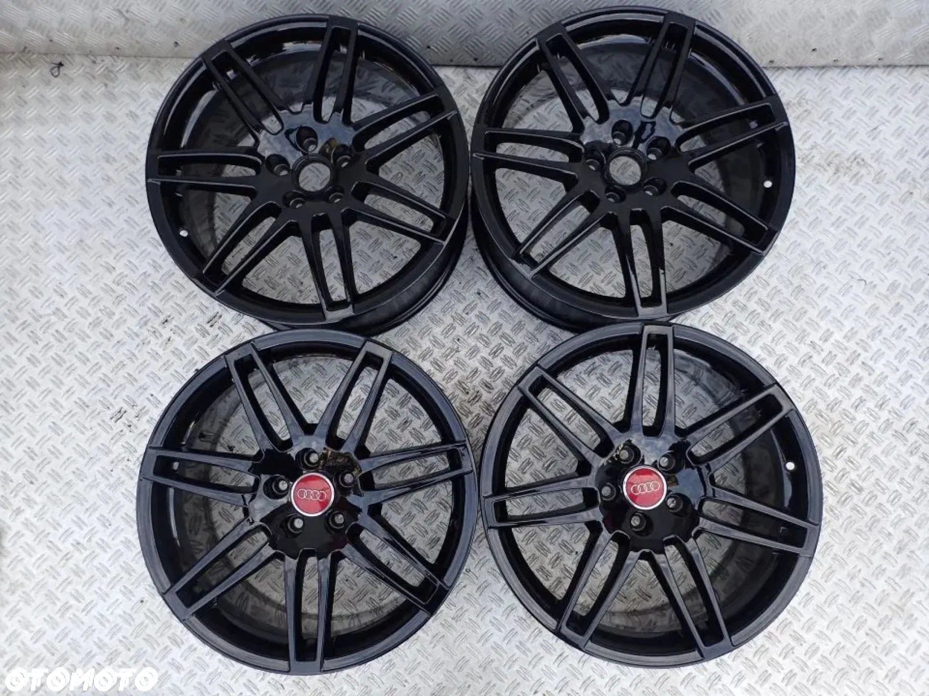 FELGI ALUMINIOWE AUDI A6 19 CALI 4F0601025BA 8.5X19 ET48 CZARNY POŁYSK RADOM - 1
