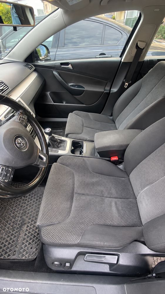 Volkswagen Passat - 18