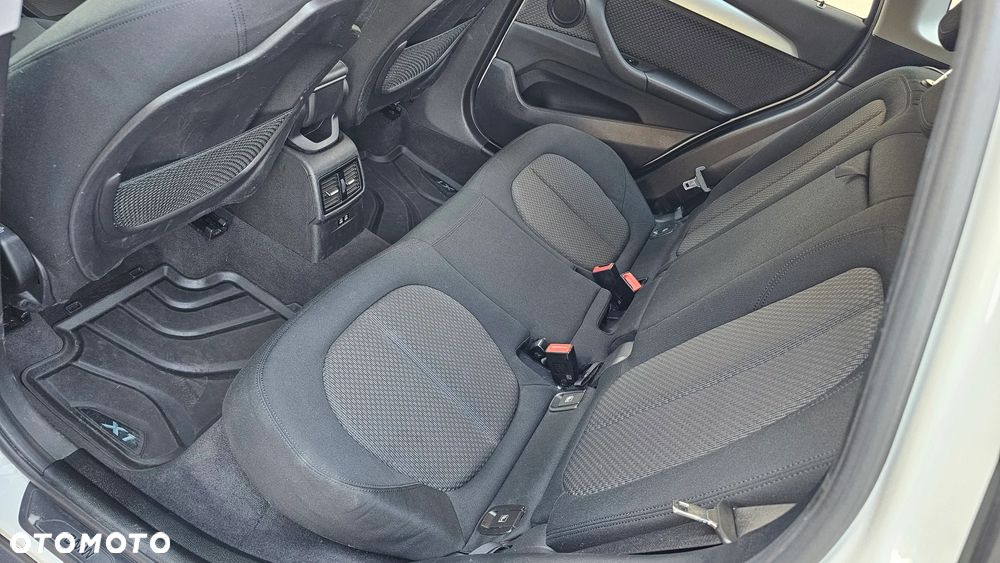 BMW X1 sDrive18d xLine - 34