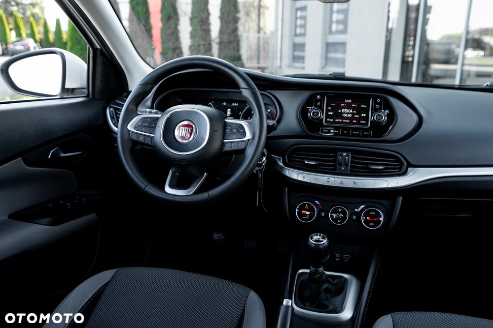 Fiat Tipo 1.6 MultiJet 16v Lounge - 25
