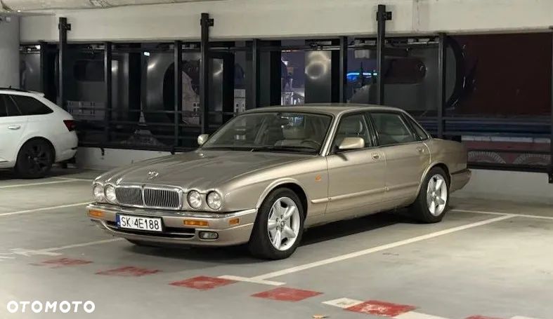 Jaguar XJ - 1