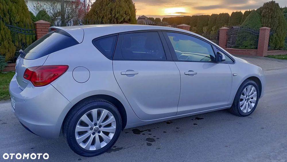 Opel Astra 1.4 Turbo Cosmo - 4