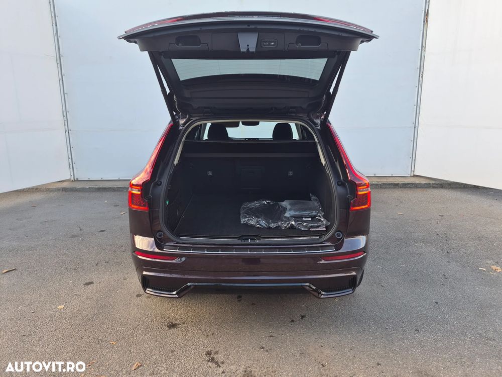 Volvo XC 60 B5 AT AWD MHEV Plus Dark - 12