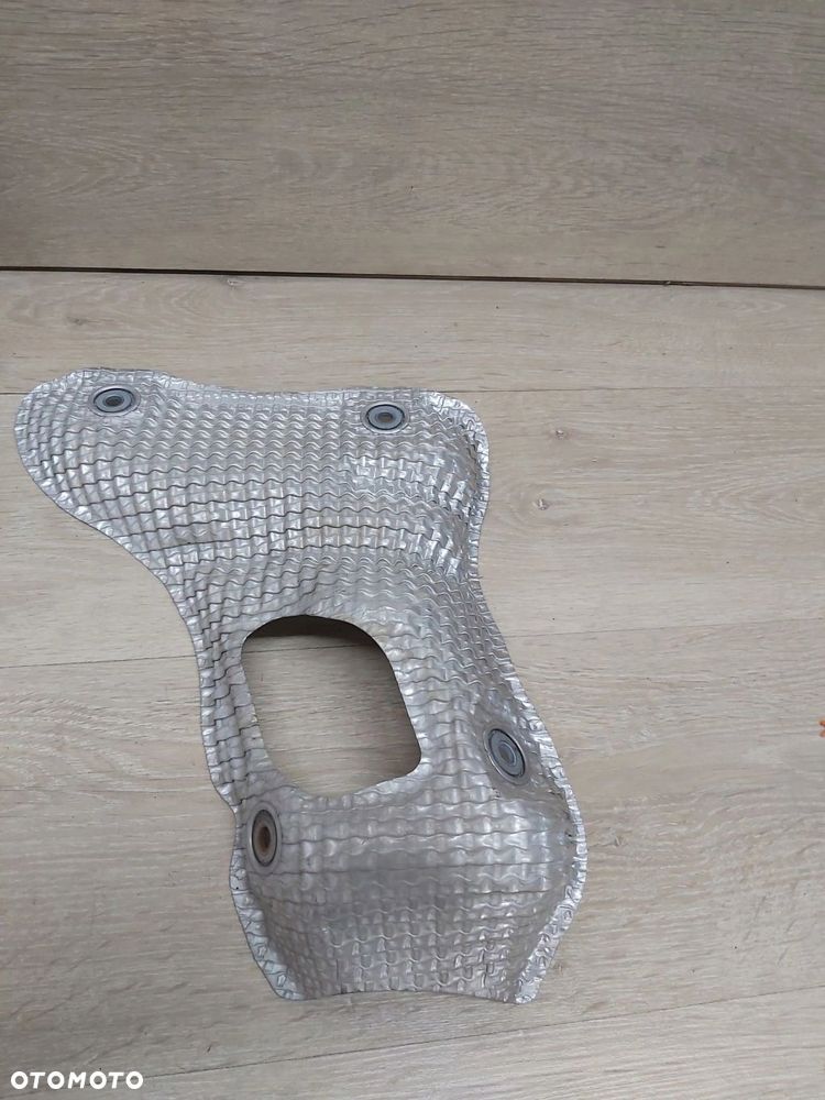 Toyota Prius IV 1,8 xw50 osłona termiczna katalizatora kolektora - 2