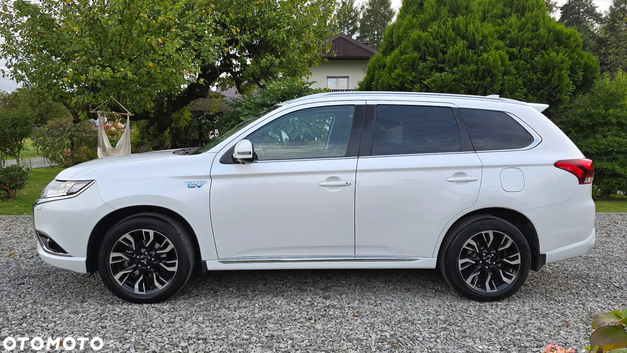 Mitsubishi Outlander PHEV Intense + - 7