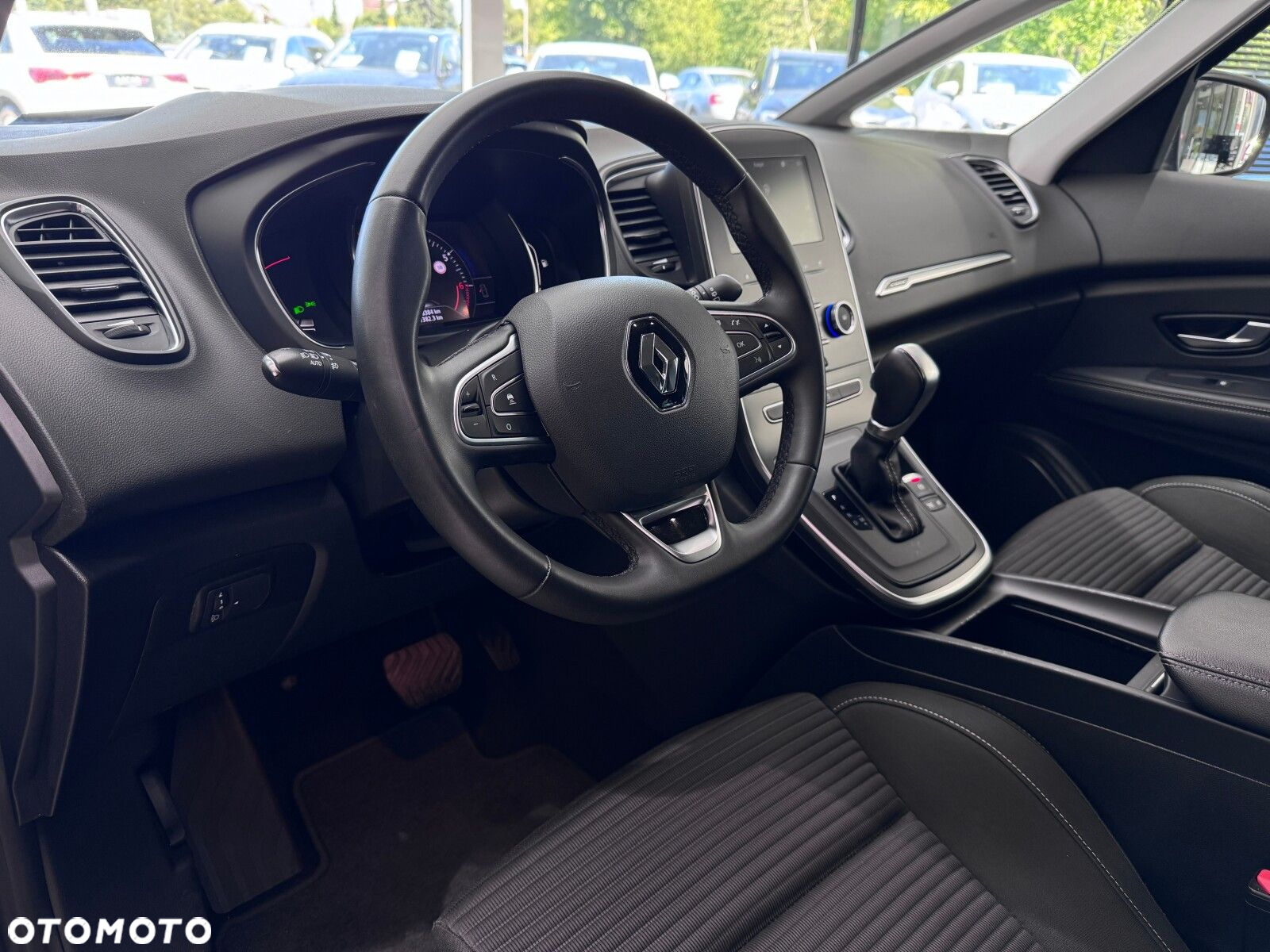 Renault Grand Scenic - 8