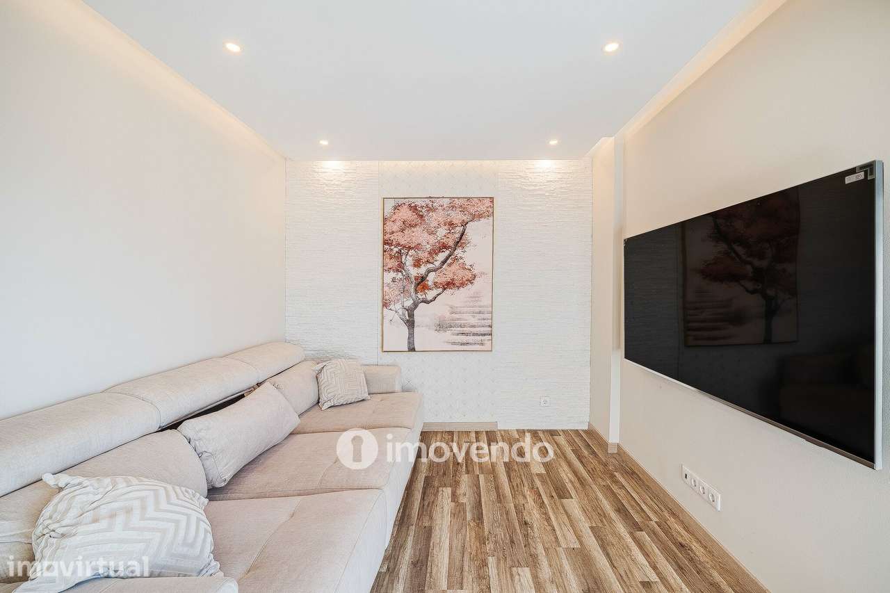 Apartamento T2 remodelado, com arrecadação, no Forte da Casa - Grande imagem: 4/37