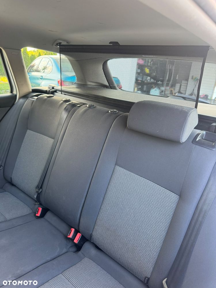 Volkswagen Golf 1.9 TDI DPF Comfortline - 22