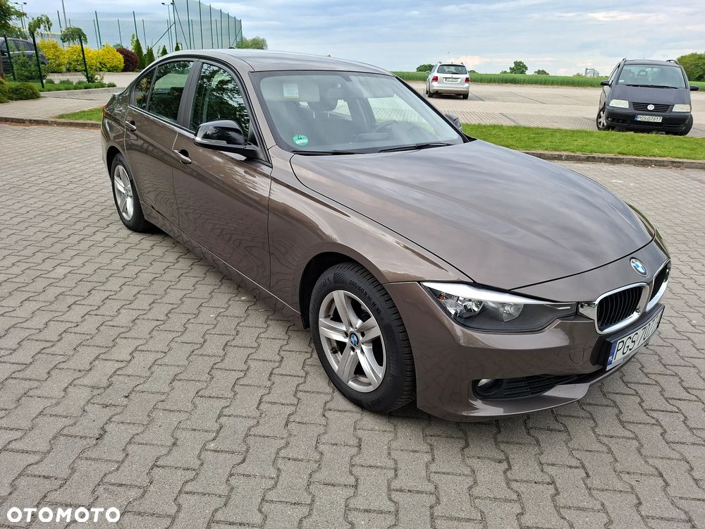 BMW Seria 3 320i - 5