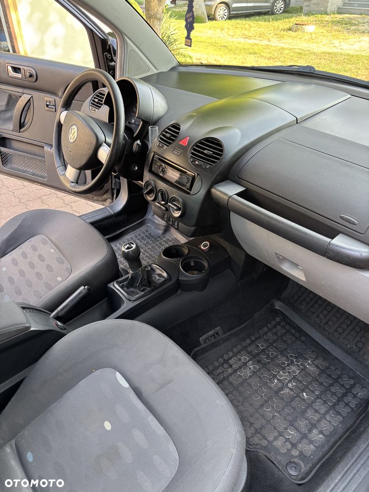 Volkswagen New Beetle - 21