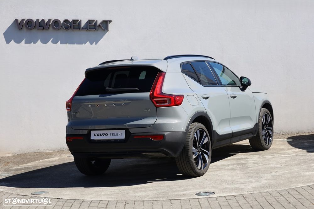 Volvo XC 40 2.0 B3 Plus Dark - 2