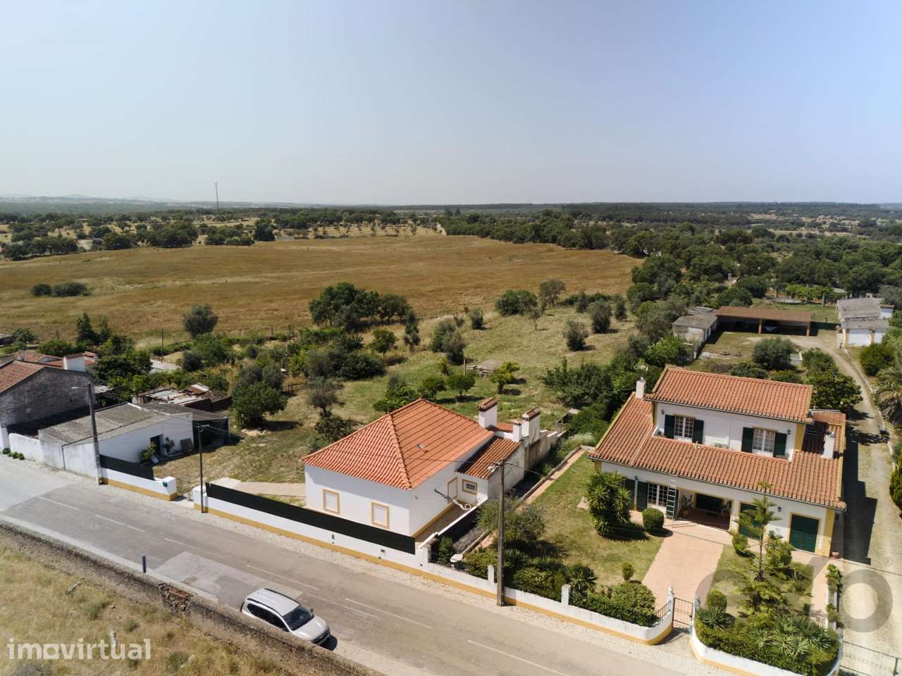 Casa de Pedra Totalmente Reconstruída com 3 Suítes, Pomar e Licença de - Grande imagem: 2/34