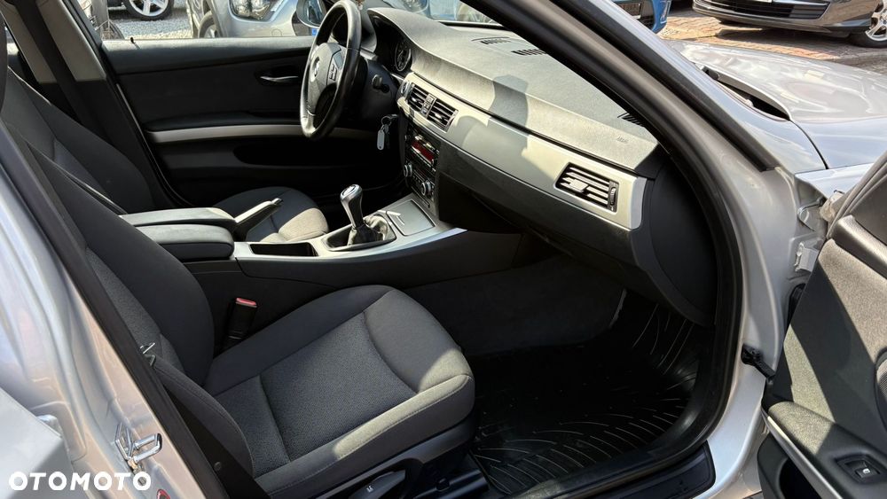 BMW Seria 3 318i - 17