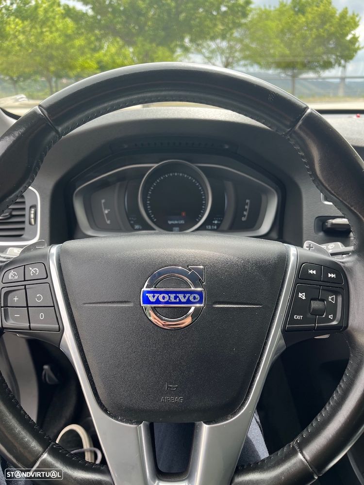 Volvo V60 2.0 D2 Momentum Geartronic - 14