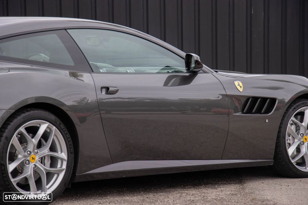 Ferrari GTC4 Lusso - 5