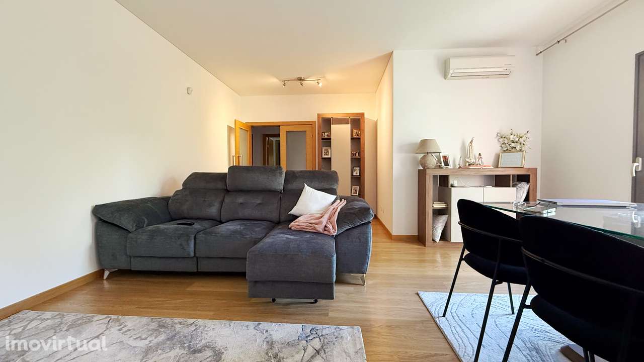 Apartamento T1 localizado no condomínio privado-  Parqueamento - Grande imagem: 2/23