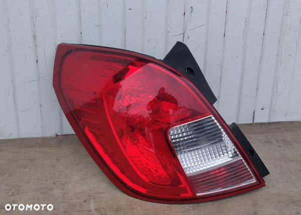 OPEL ANTARA  LIFT LAMPA LEWA TYŁ10-15