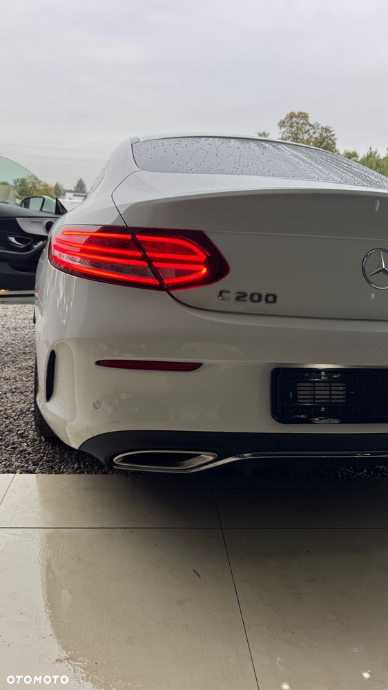 Mercedes-Benz Klasa C 200 Coupe 4Matic 9G-TRONIC AMG Line - 2