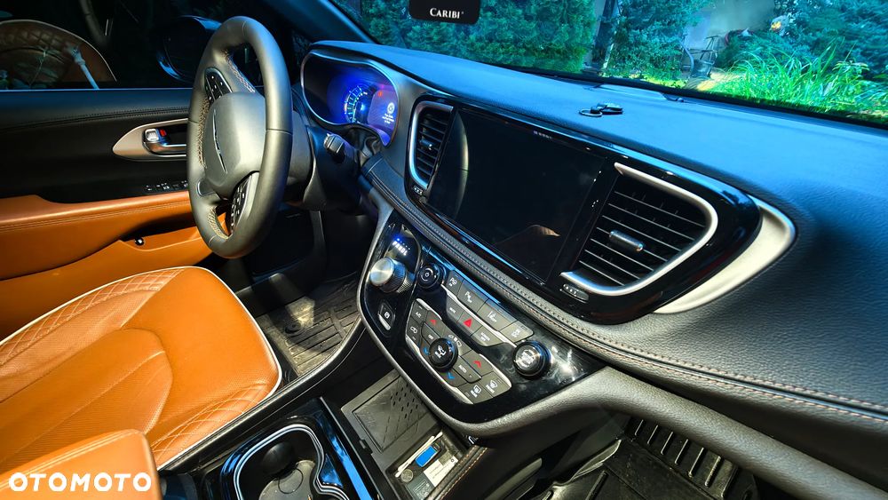 Chrysler Pacifica - 8