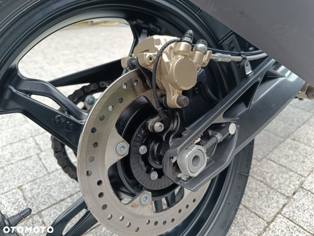 BMW G - 8