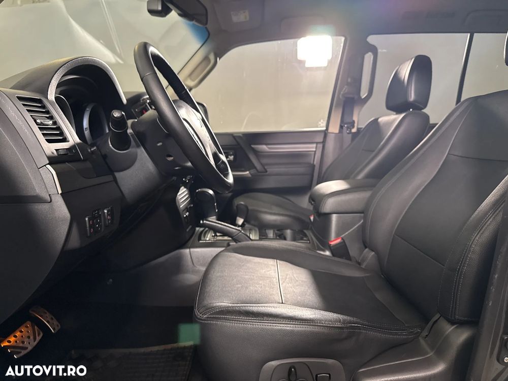 Mitsubishi Pajero - 25