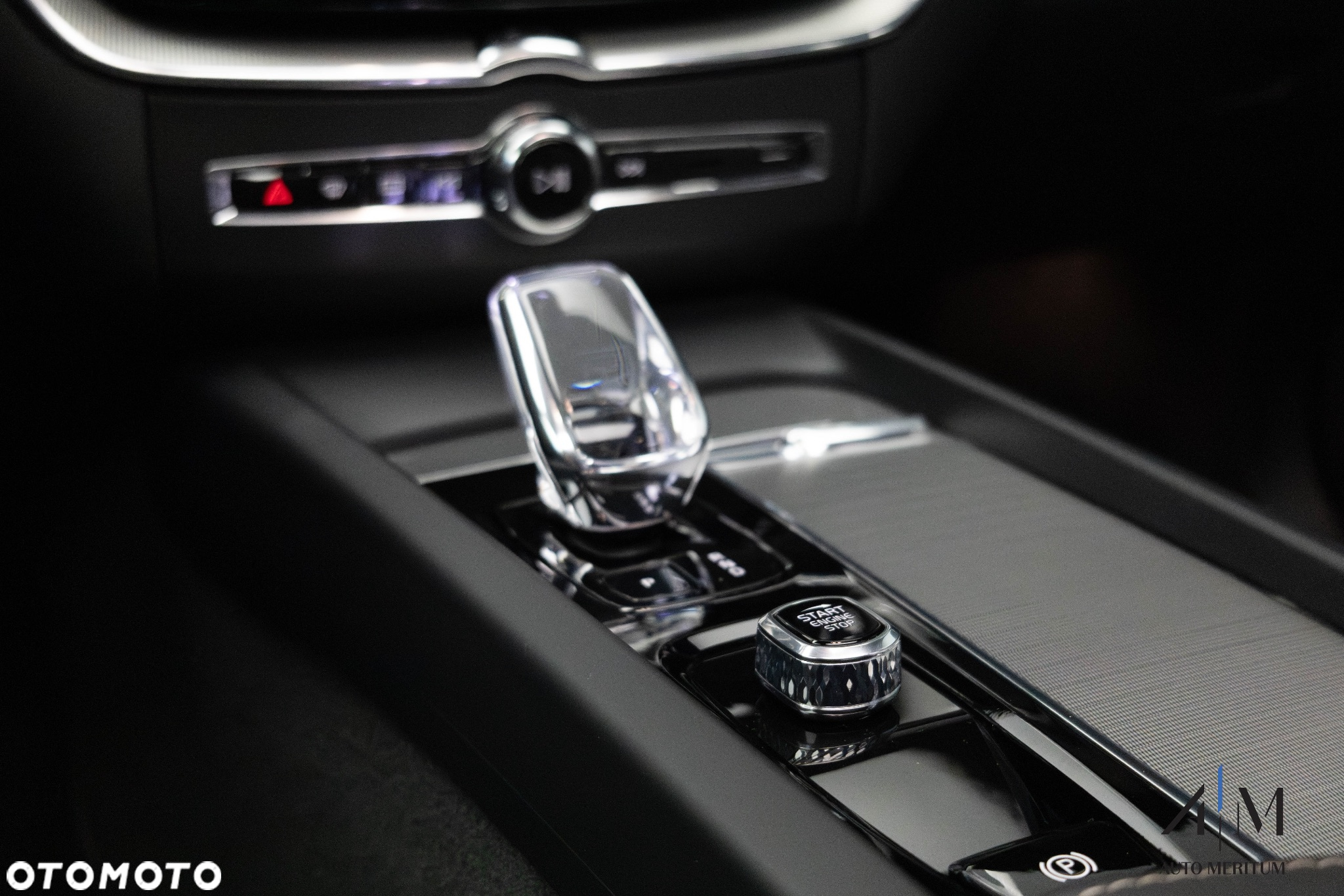 Volvo XC 60 B4 D AWD Plus Dark - 16