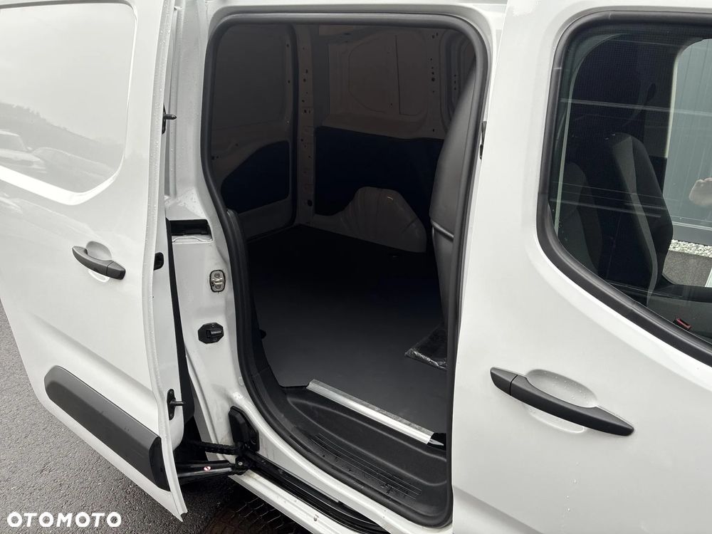 Toyota Proace City 1.2 D-4T 2,3t Active - 24