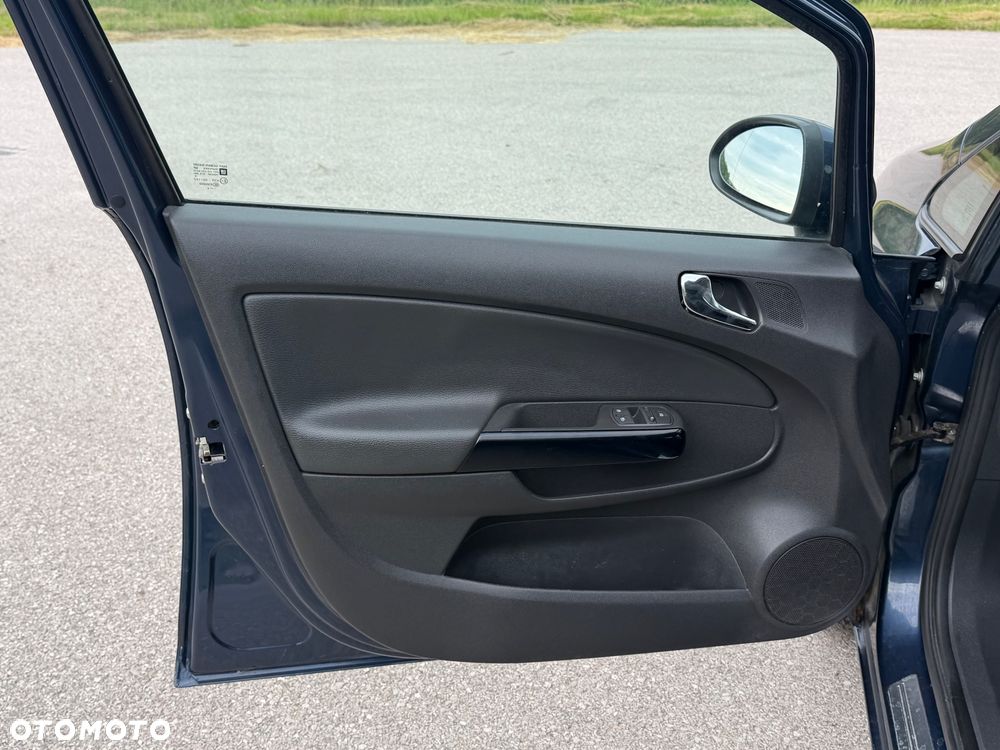 Opel Corsa 1.2 16V Cosmo - 21