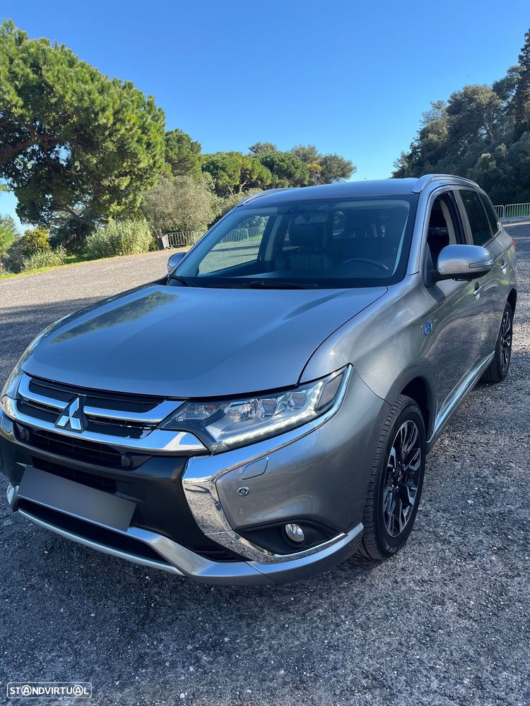 Mitsubishi Outlander - 2