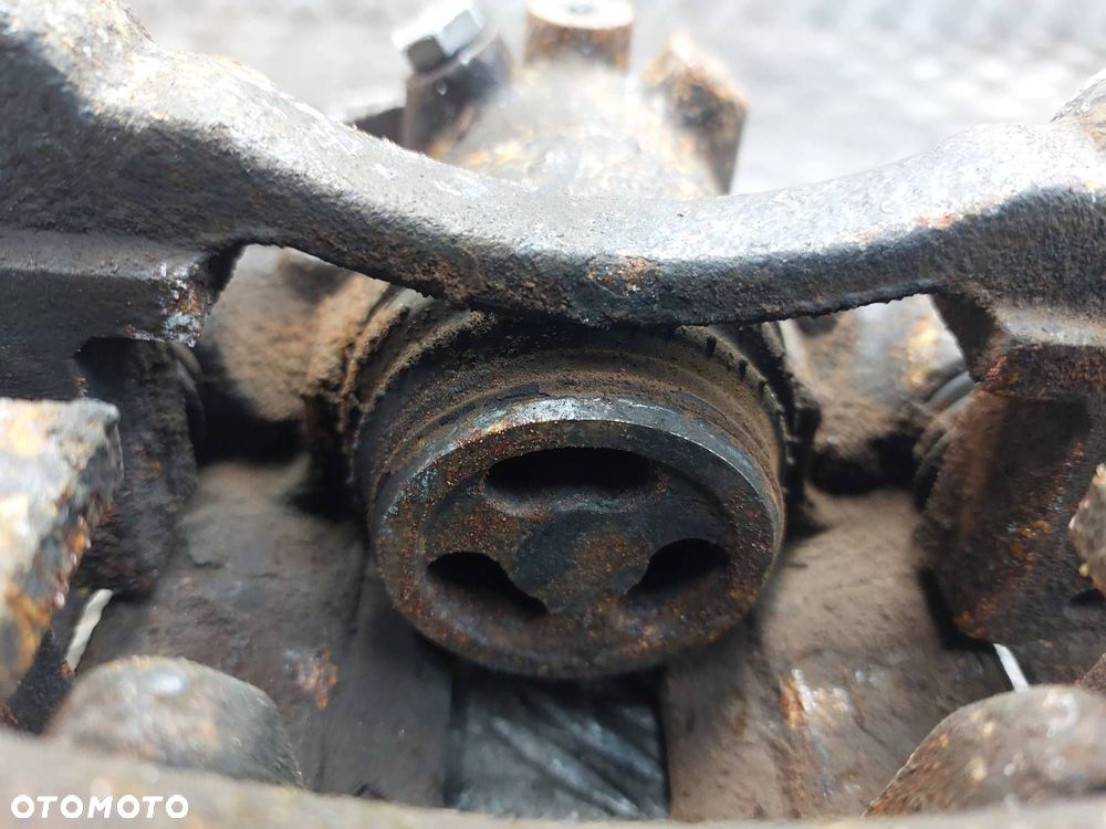 ZACISK HAMULCOWY LEWY TYŁ USZKODZONY DO REGENERACJI IVECO DAILY IV - 4