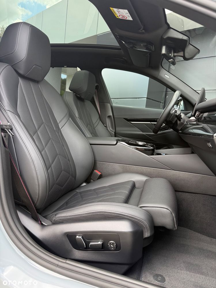 BMW Seria 5 520d xDrive mHEV M Sport - 32