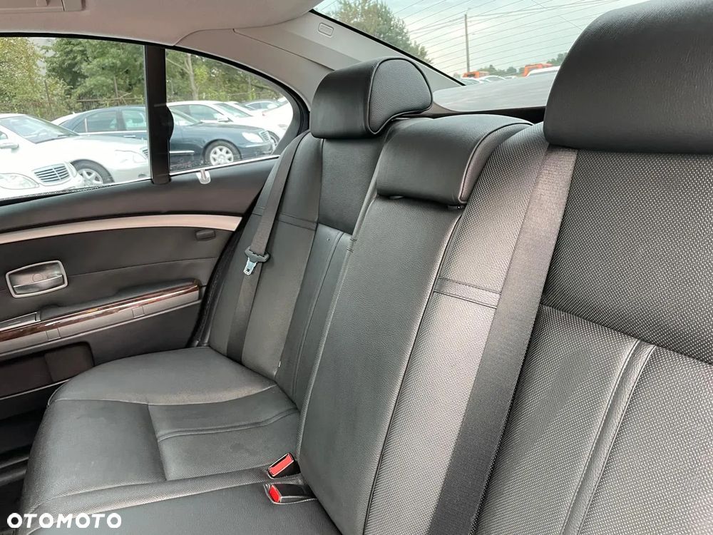 BMW Seria 7 750i - 5