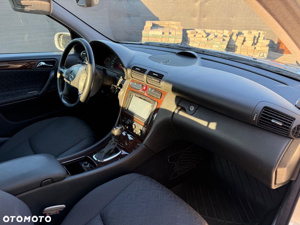 Mercedes-Benz Klasa C 320 Elegance - 10