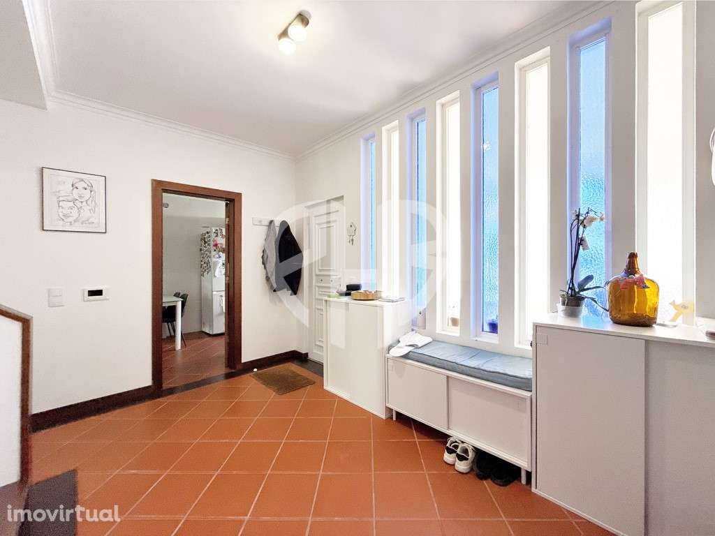 Moradia Geminanda 3 Pisos com garagem, varanda e espaço exterior em... - Grande imagem: 2/60