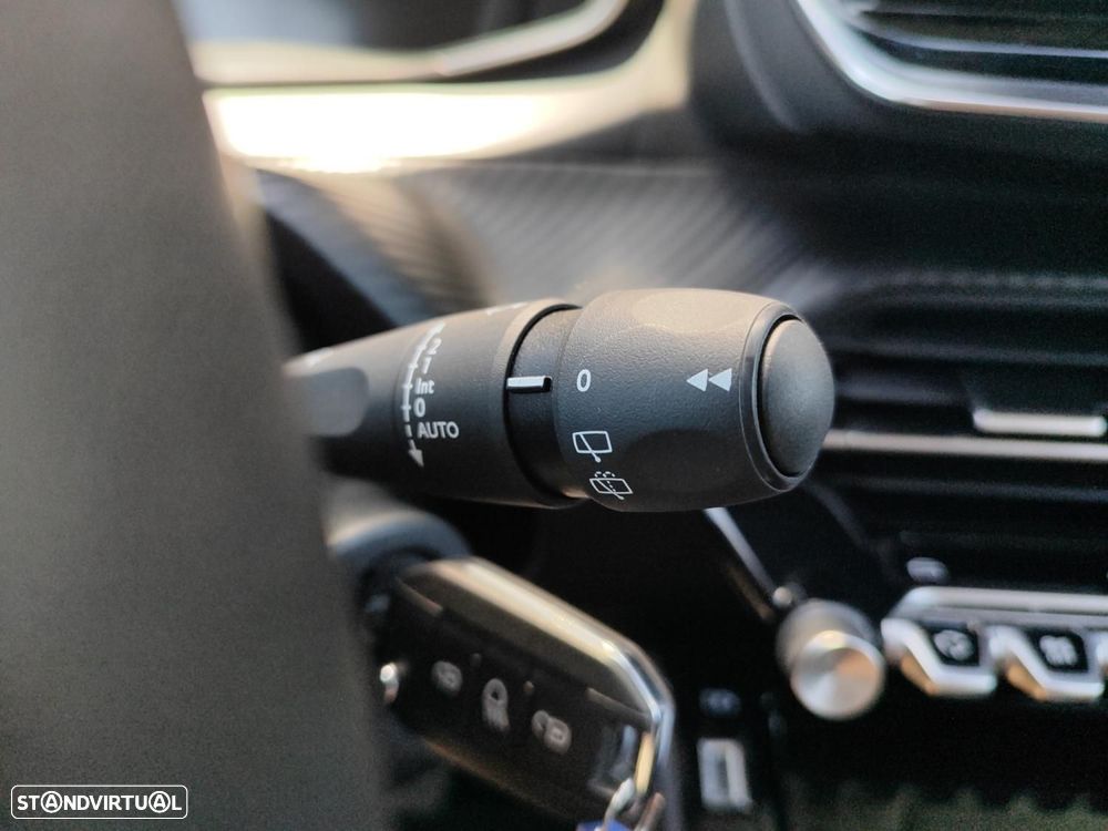 Peugeot 208 1.2 Hybrid Allure e-DCS6 - 15