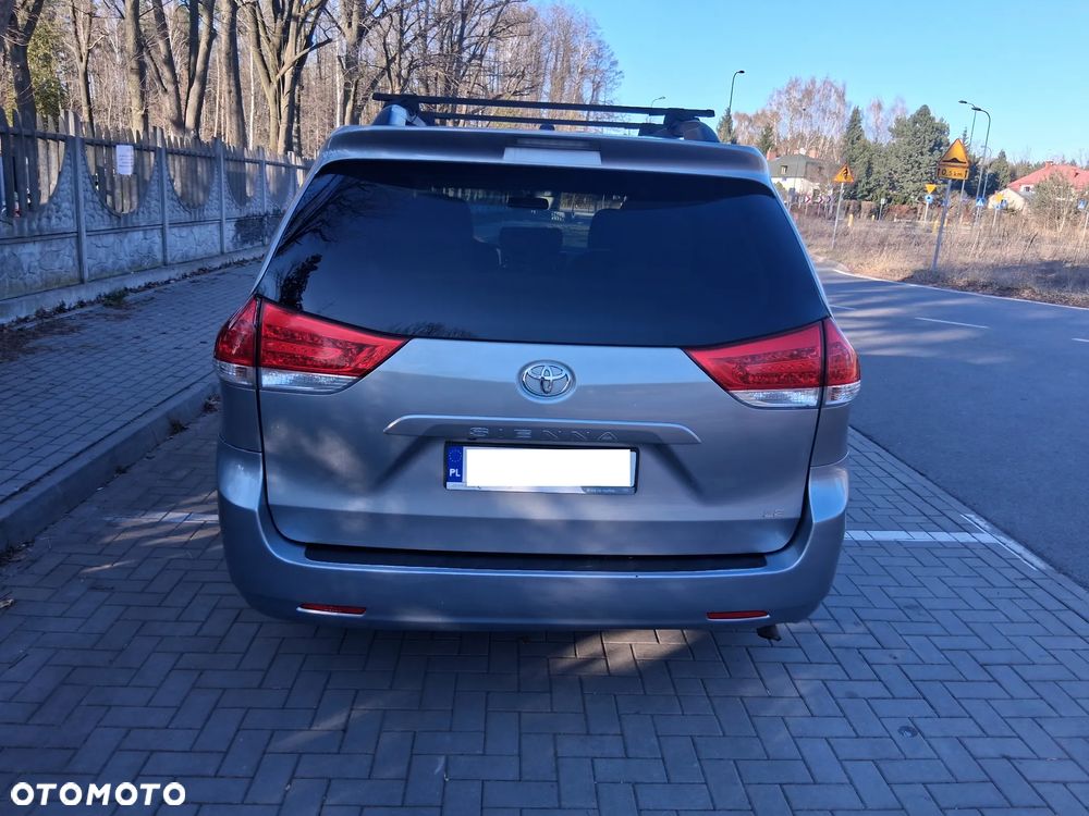 Toyota Sienna 3.5 V6 - 8