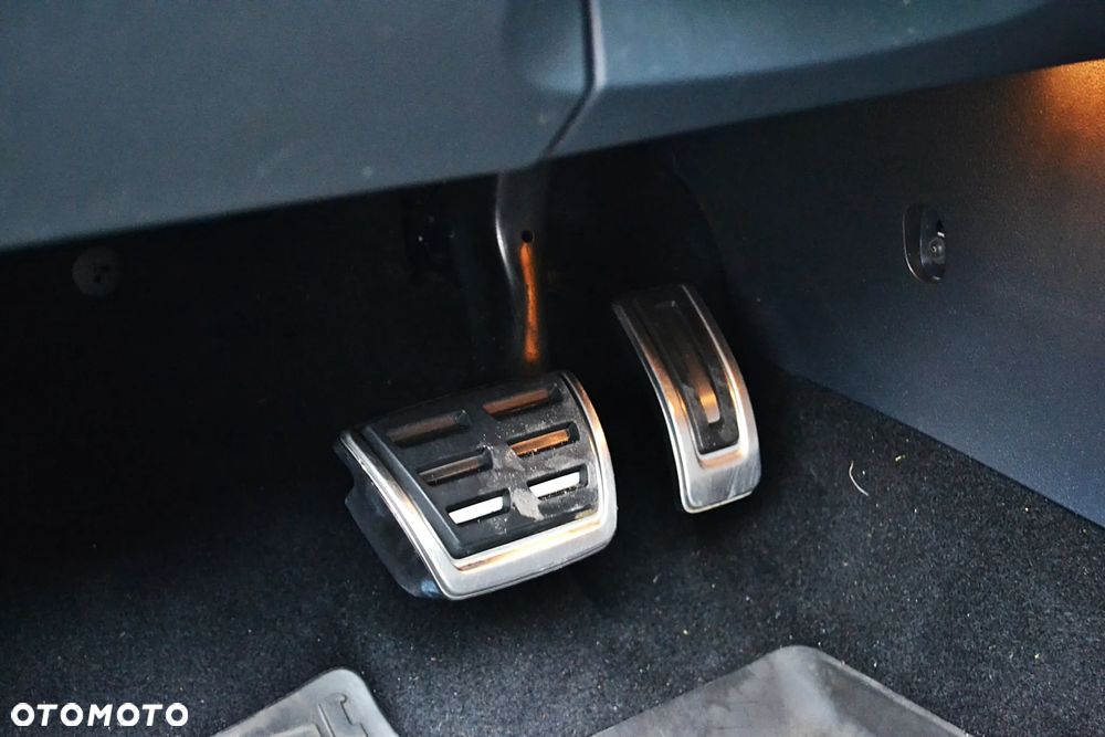 Skoda Octavia 2.0 TDI DSG RS - 37