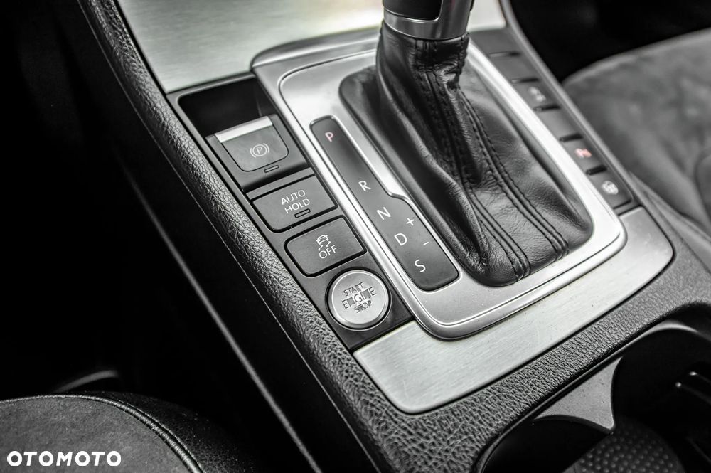 Volkswagen Passat Variant 2.0 TDI DSG BlueMotion Technology Highline - 36