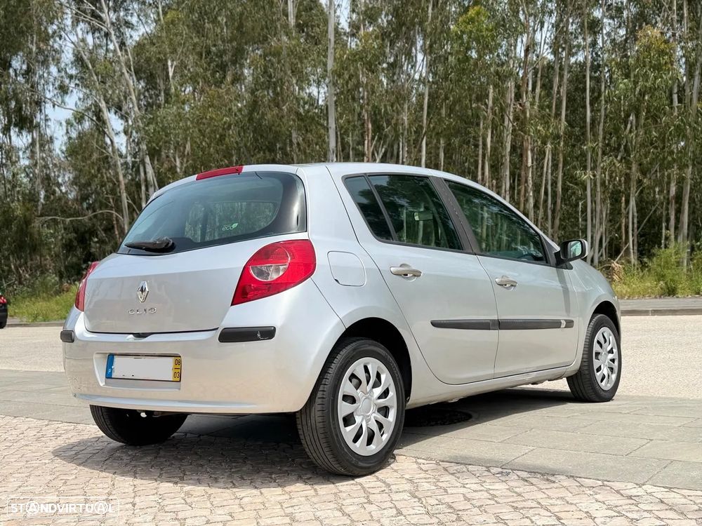 Renault Clio 1.2 16V Confort - 6