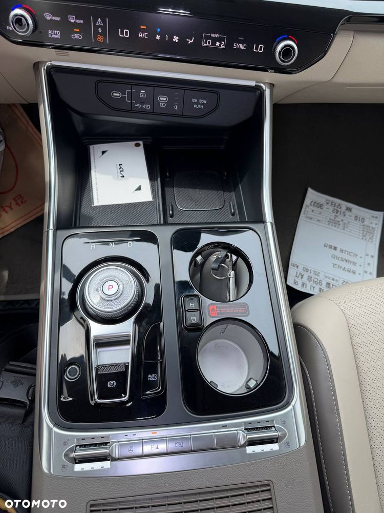 Kia Carnival - 17