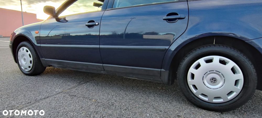 Volkswagen Passat 1.6 CL - 17