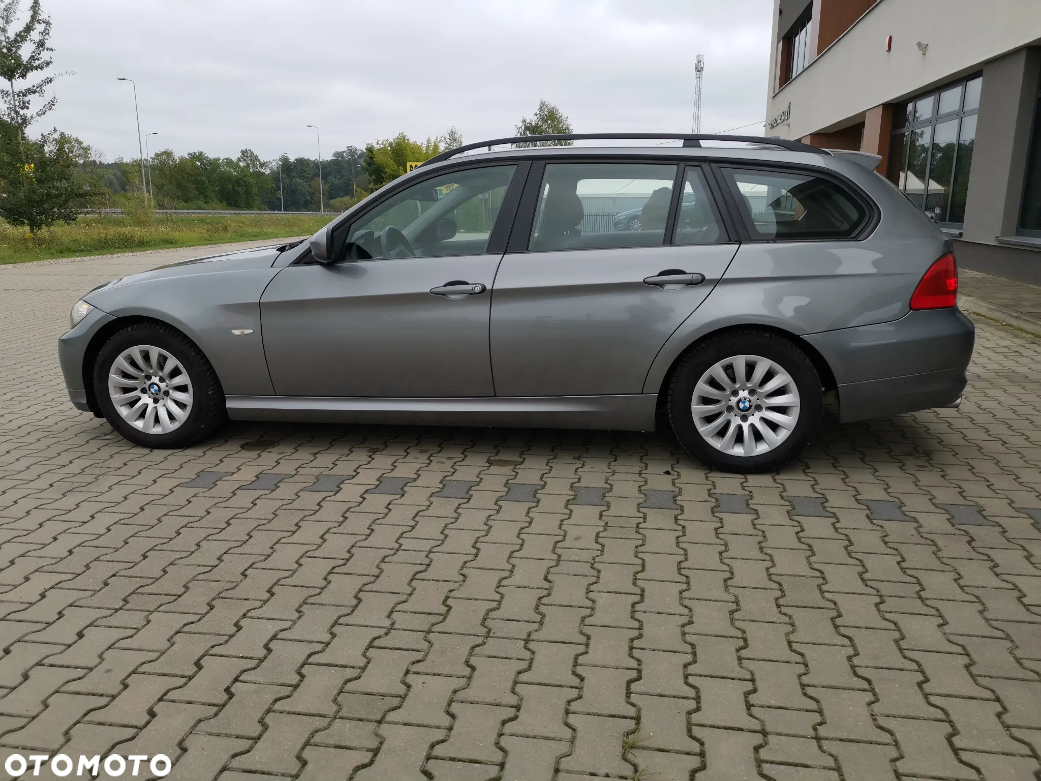 BMW Seria 3 320i Touring - 6